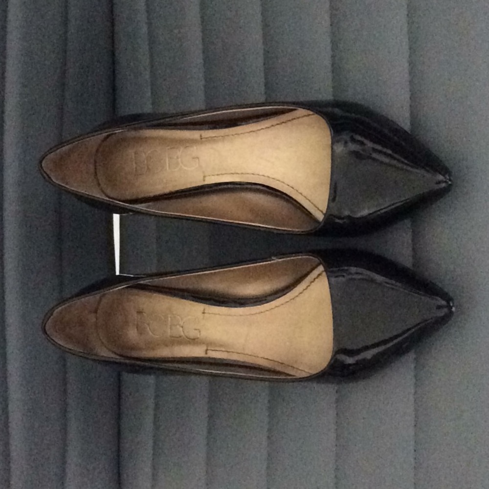 BCBG Black Pumps